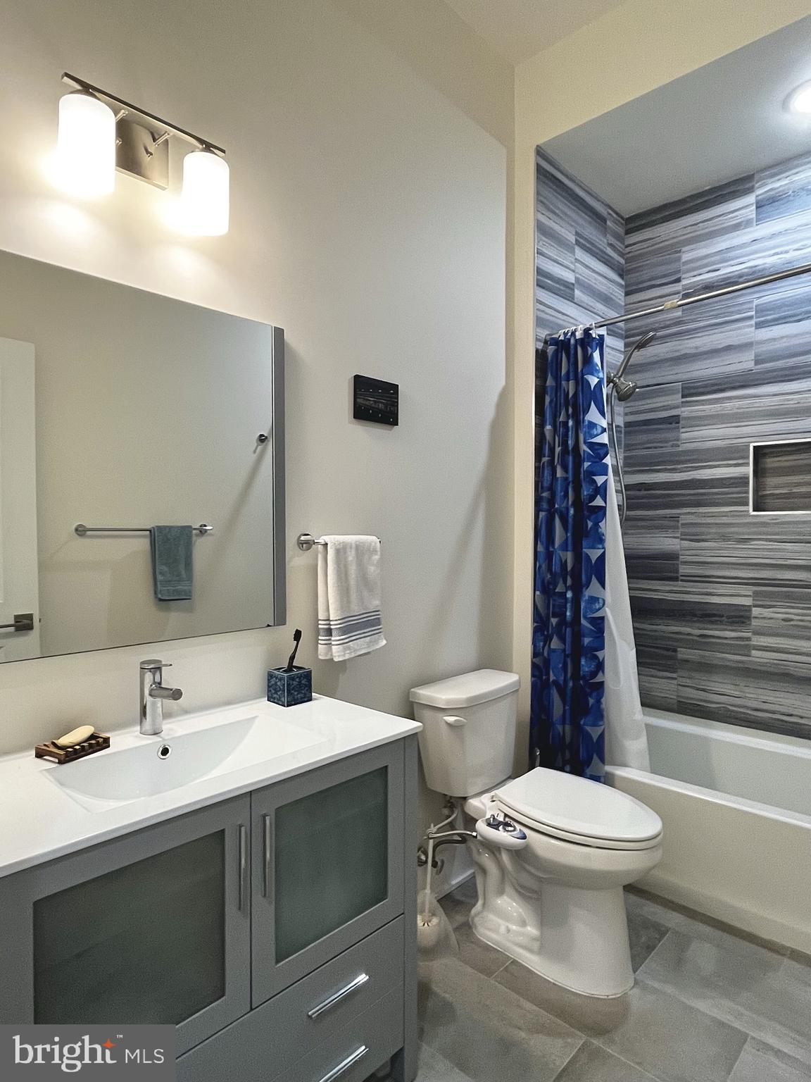 512 W Montgomery Ave #1