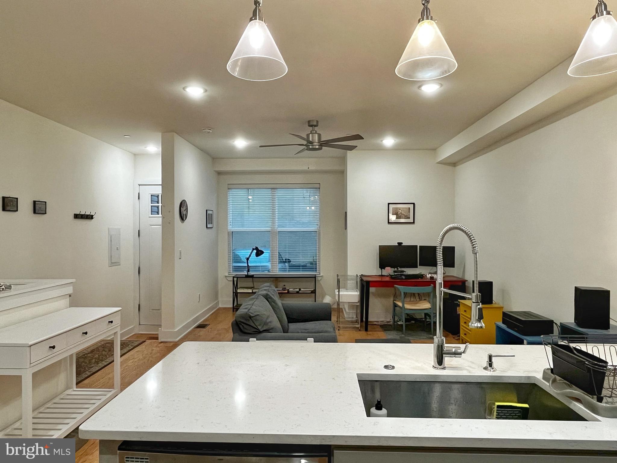 512 W Montgomery Ave #1