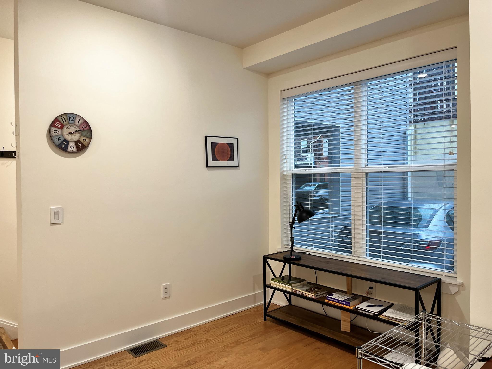 512 W Montgomery Ave #1