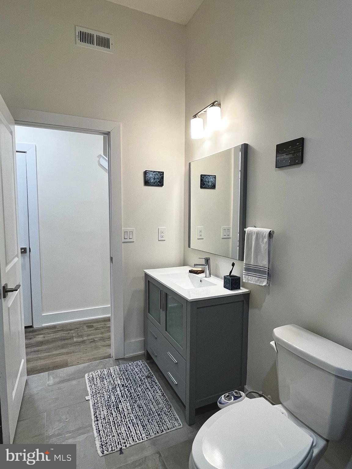 512 W Montgomery Ave #1