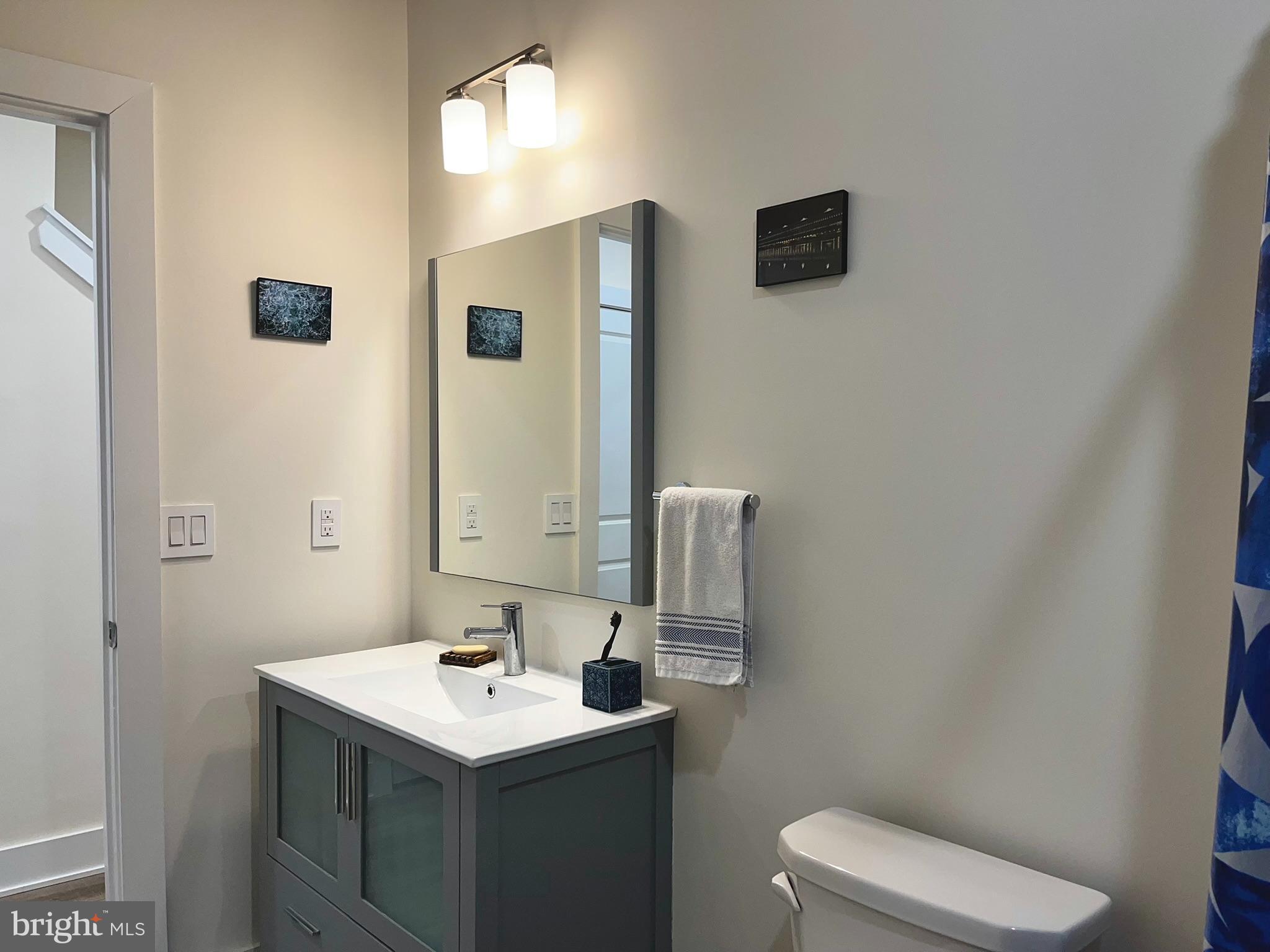 512 W Montgomery Ave #1