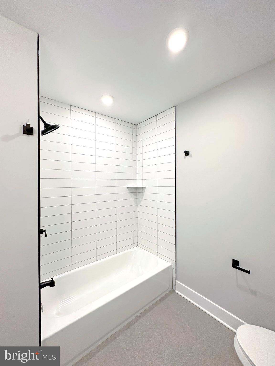 512 W Montgomery Ave #1