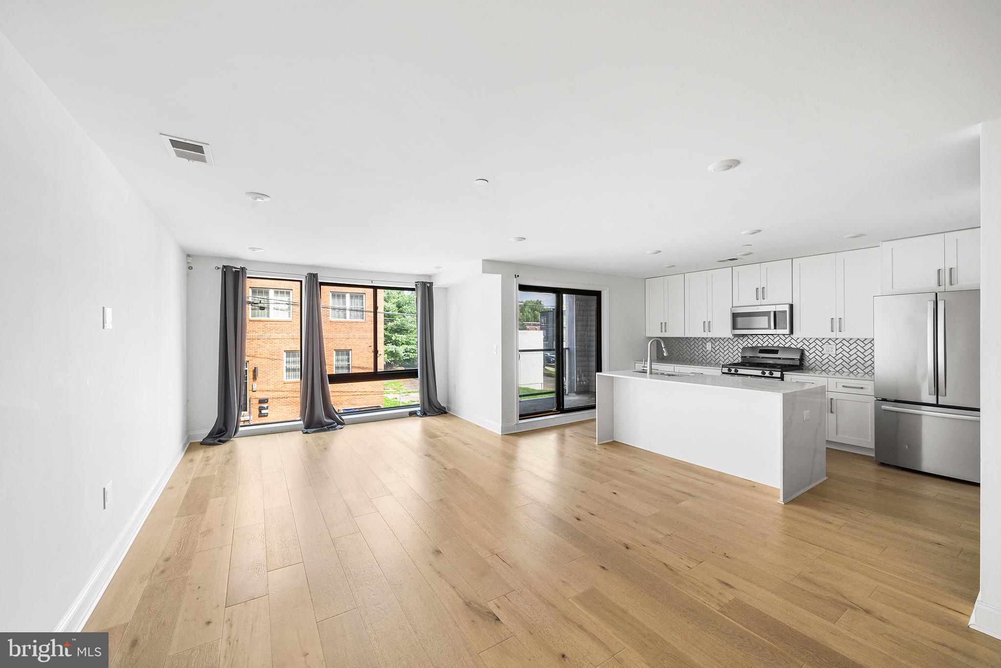 1316 N Franklin St #3