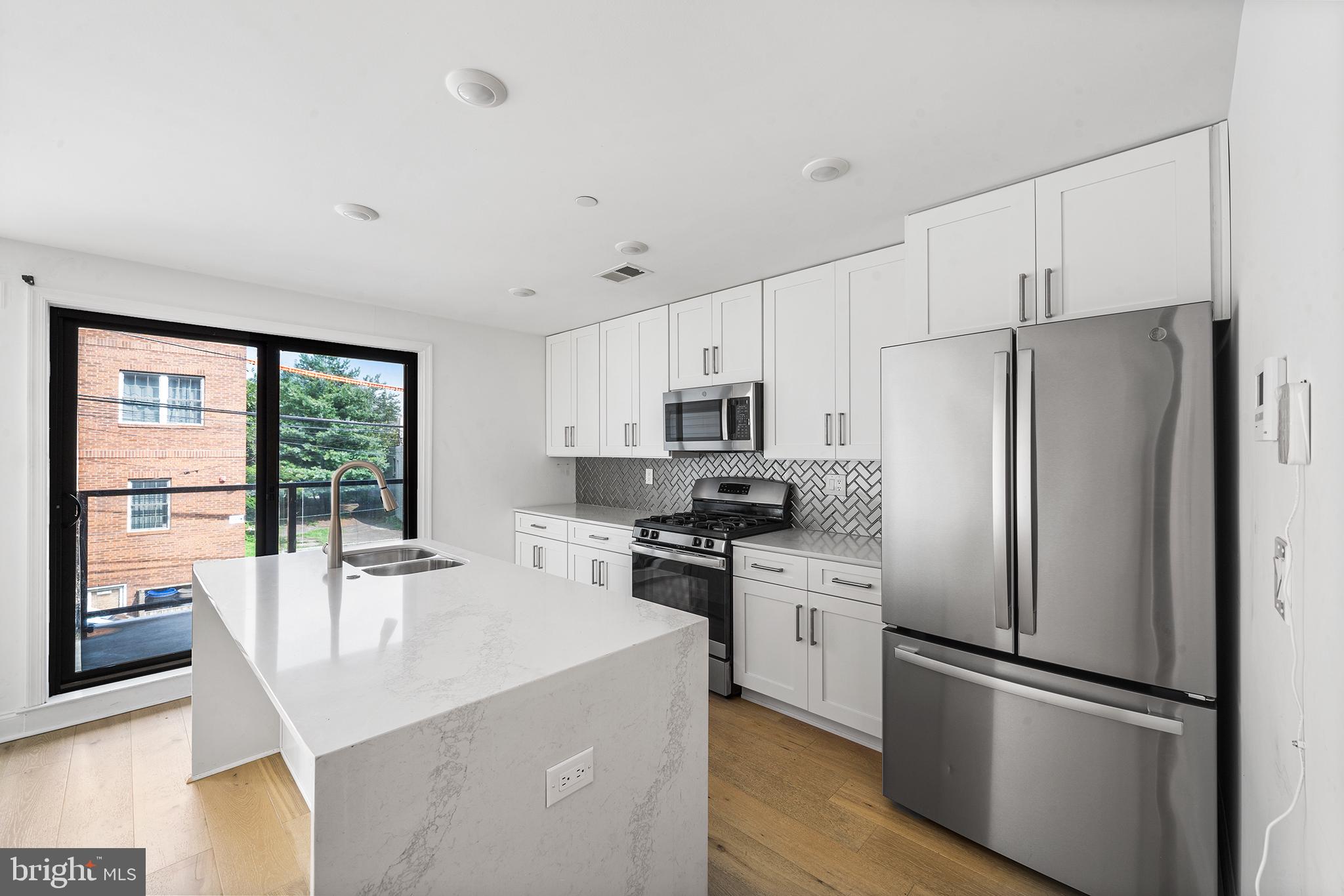 1316 N Franklin St #3