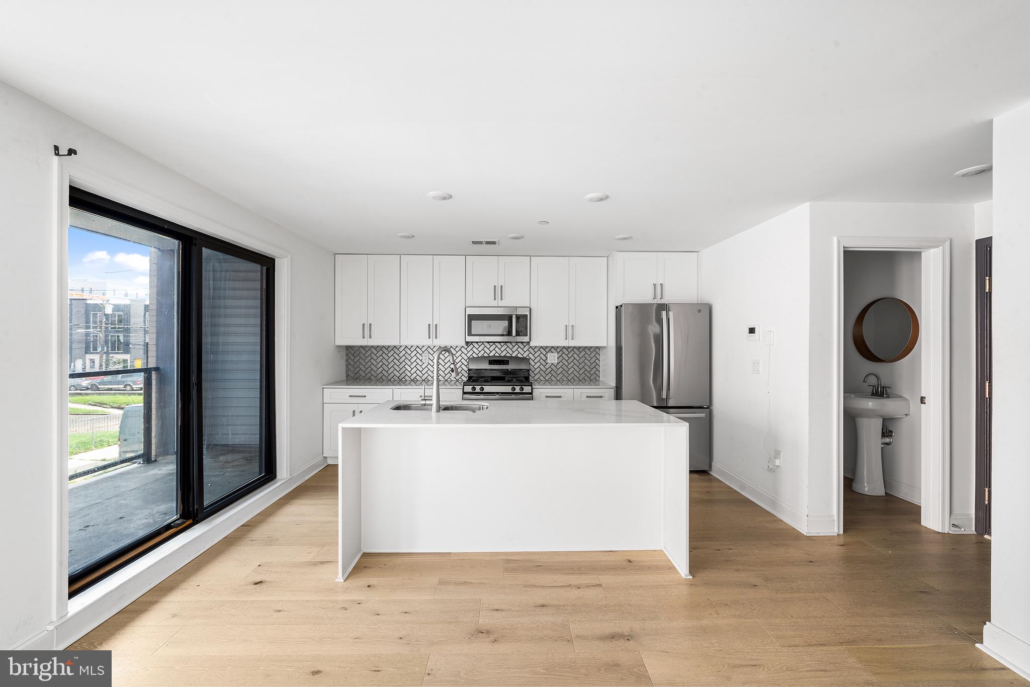 1316 N Franklin St #3