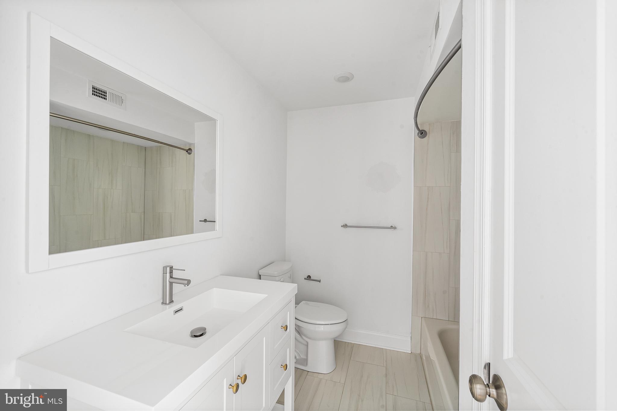 1316 N Franklin St #3