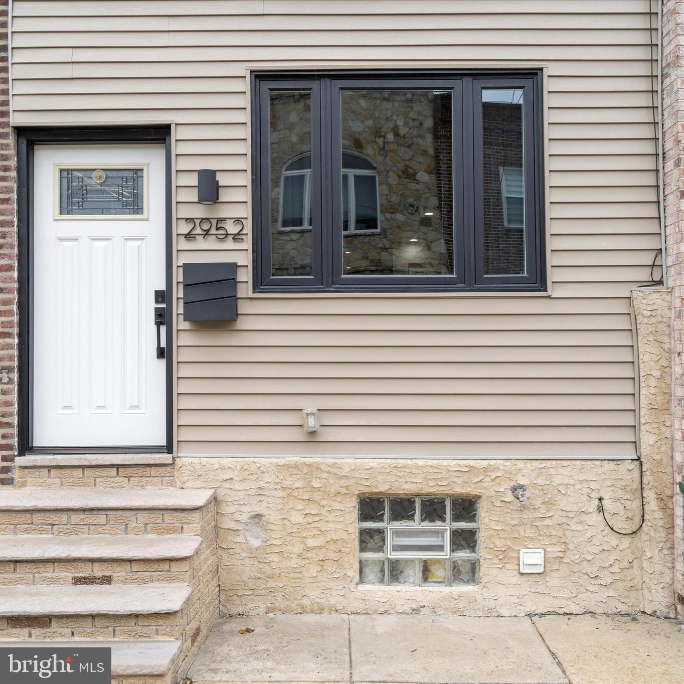 2952 S Sydenham St