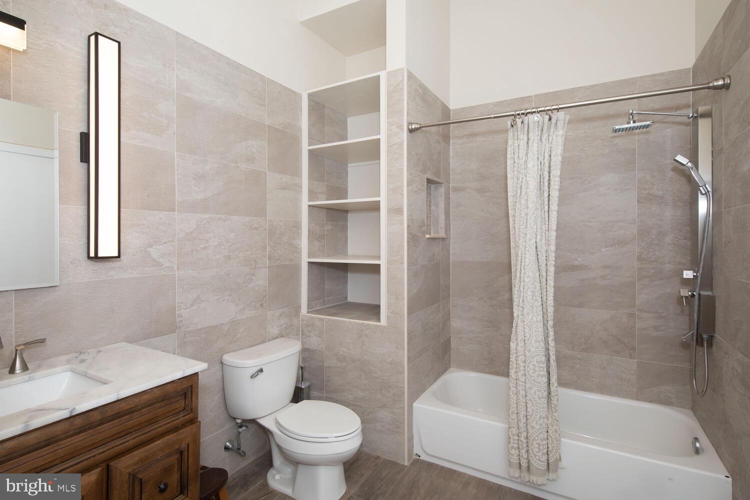 2200-28 Arch St #506+507