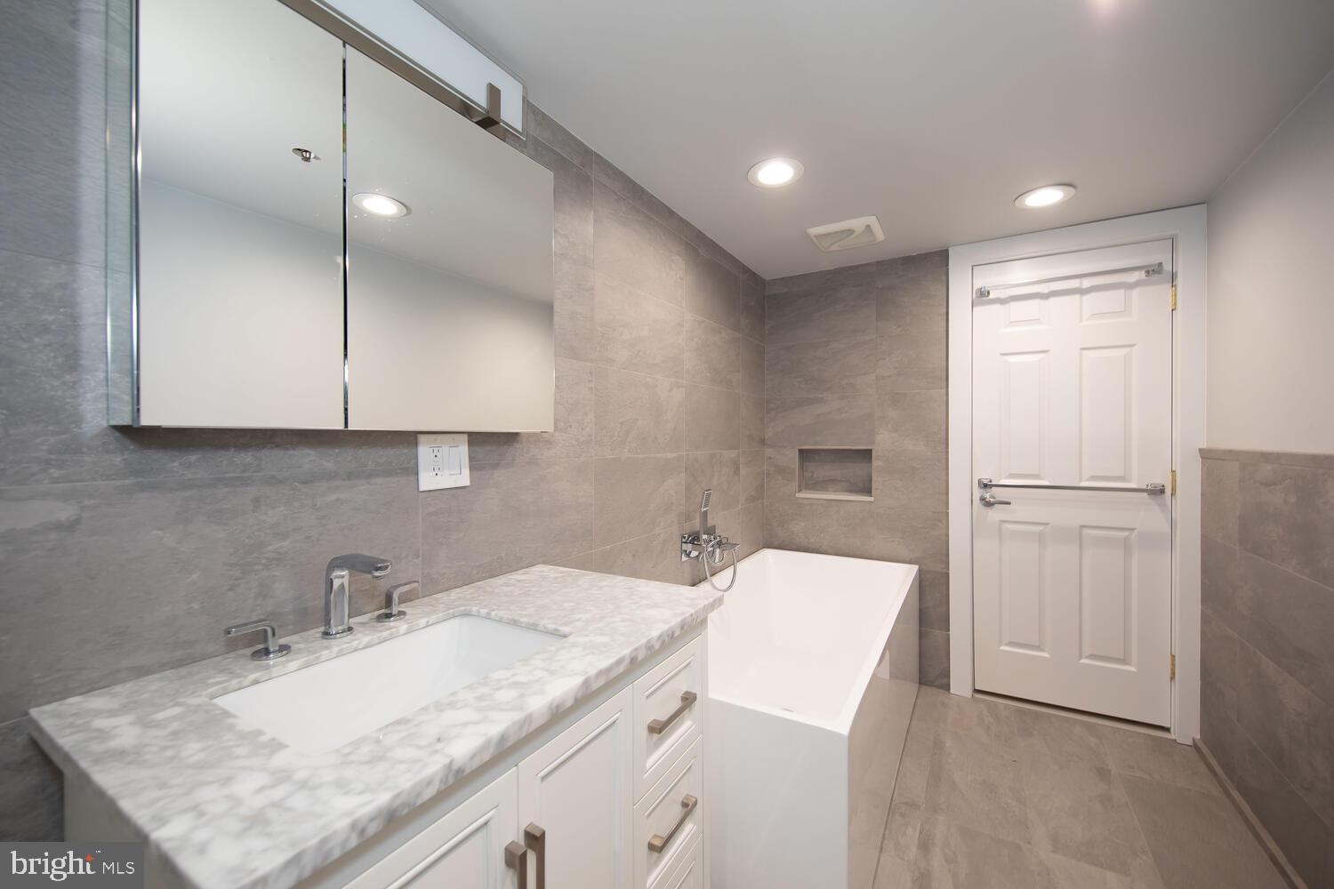 2200-28 Arch St #506+507