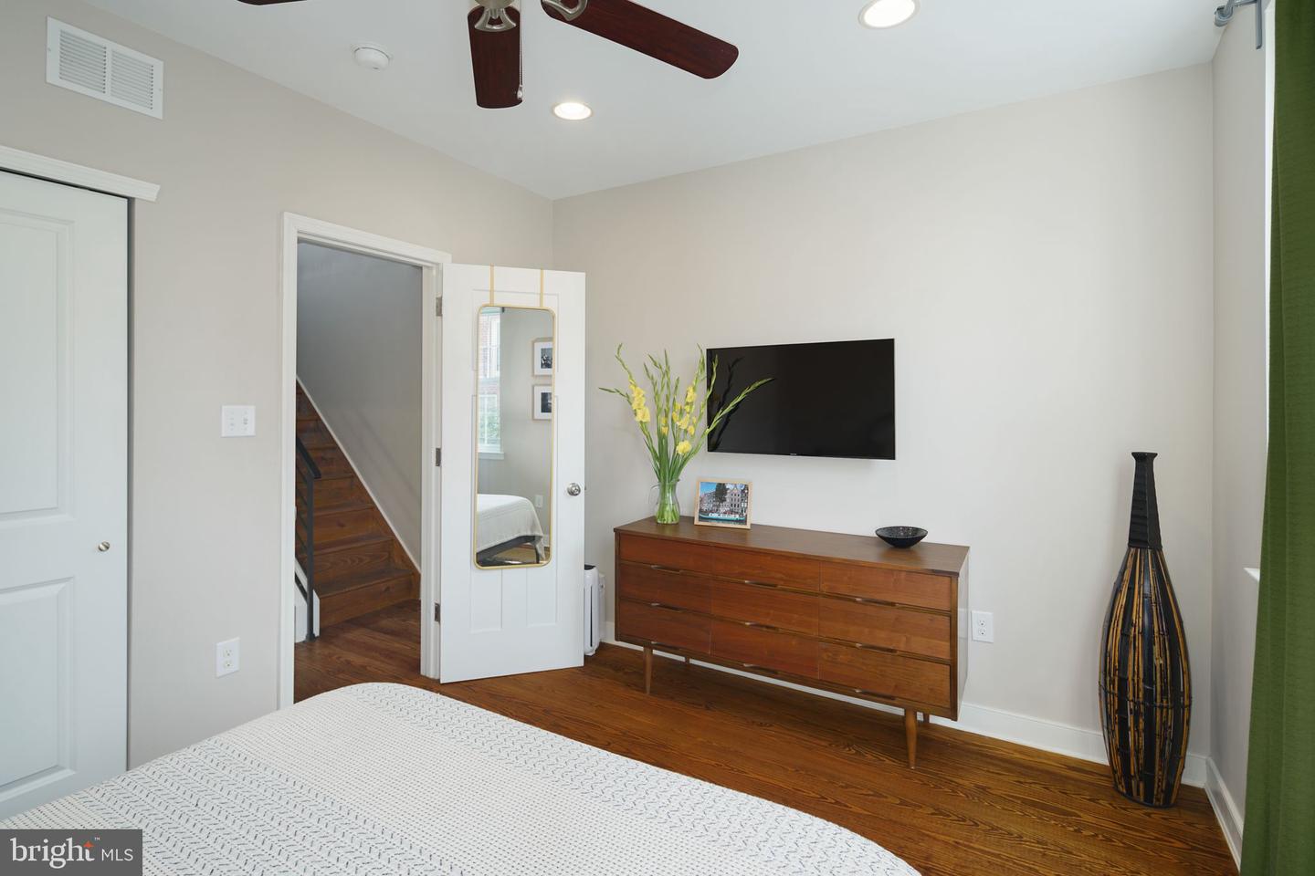 1937 Titan St