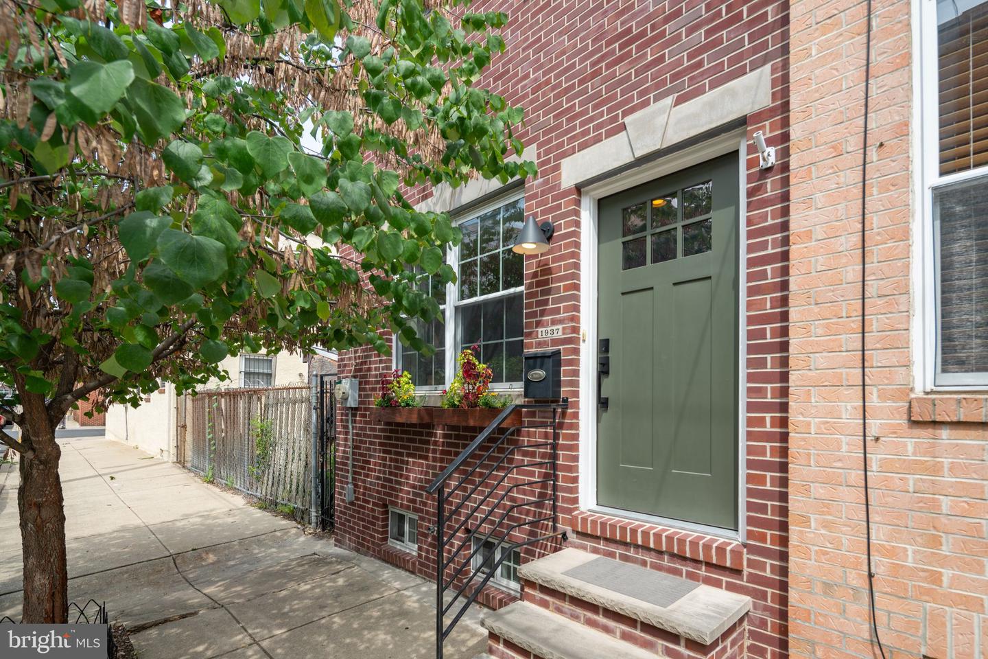 1937 Titan St