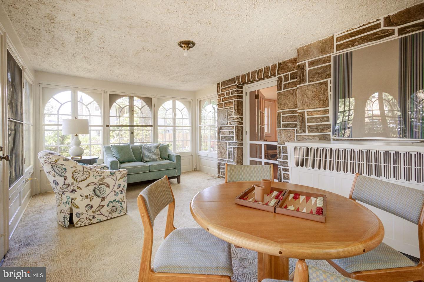7118 Lincoln Dr