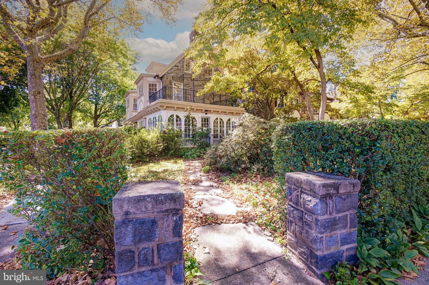 7118 Lincoln Dr