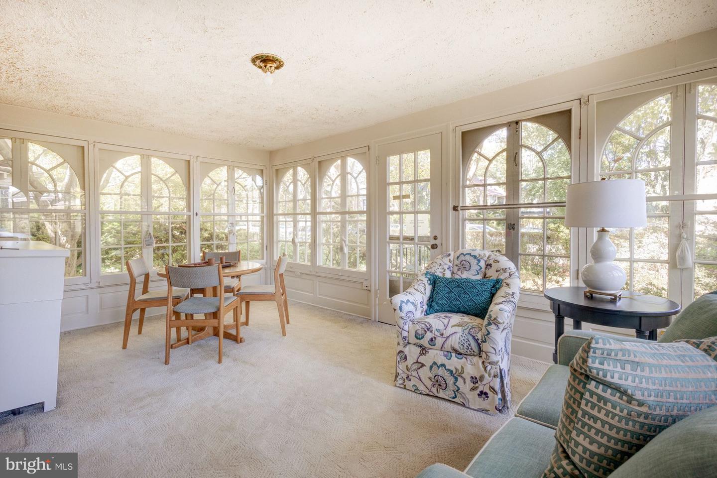 7118 Lincoln Dr