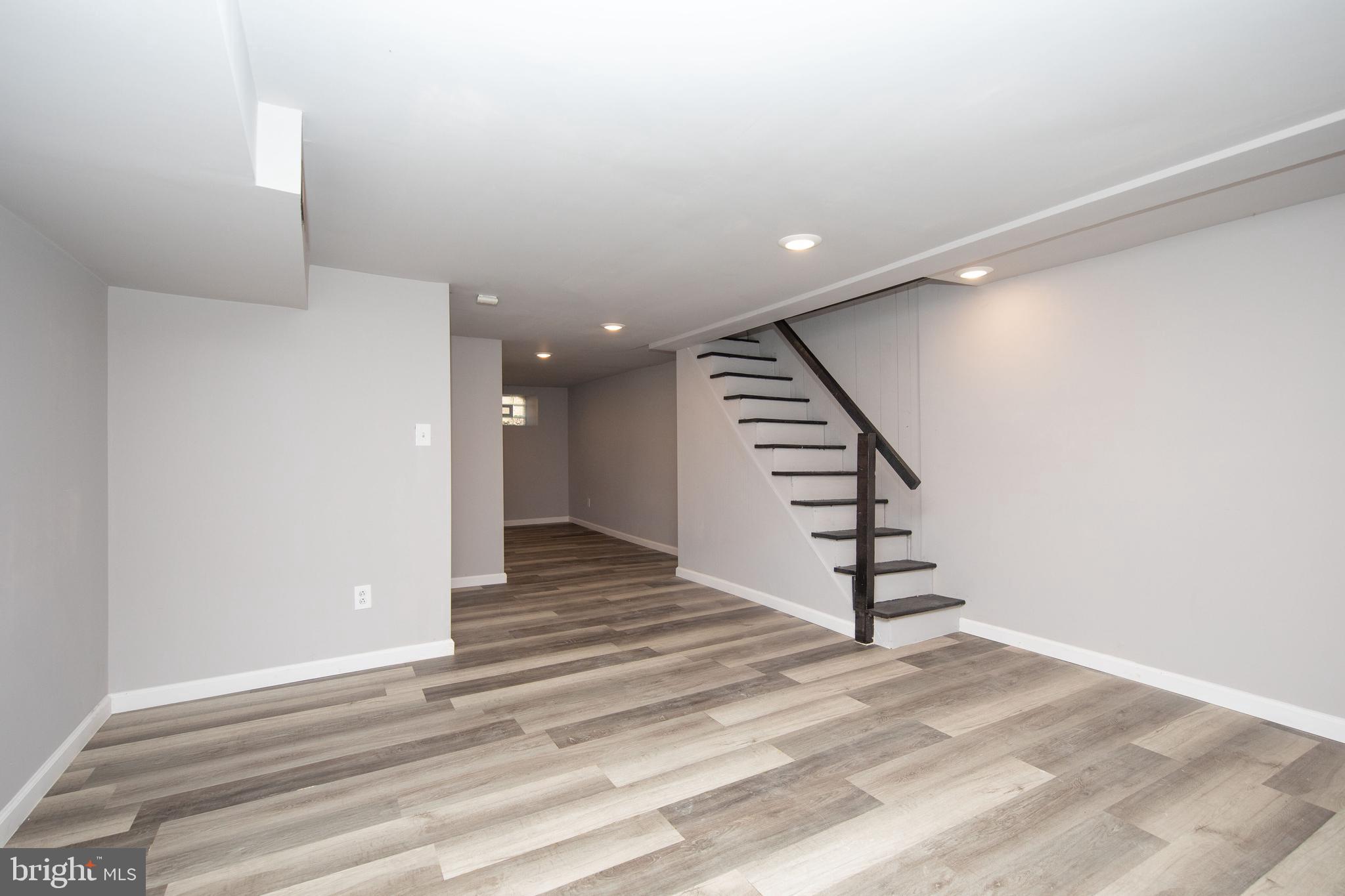 1943 W Godfrey Ave