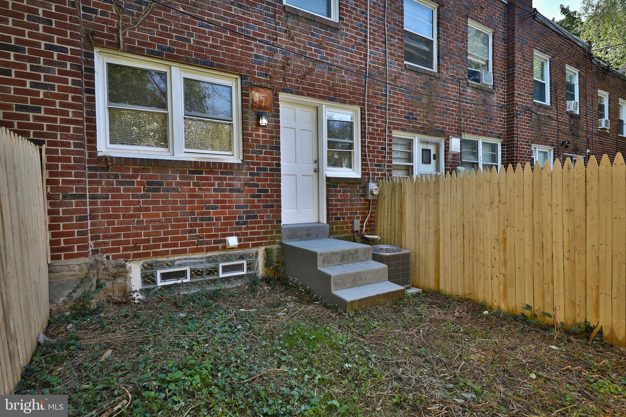 1943 W Godfrey Ave