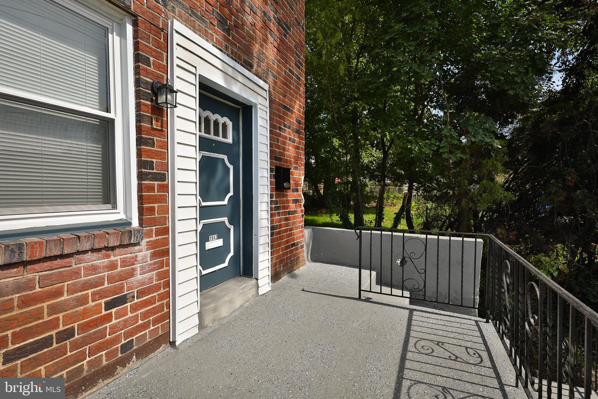 1943 W Godfrey Ave