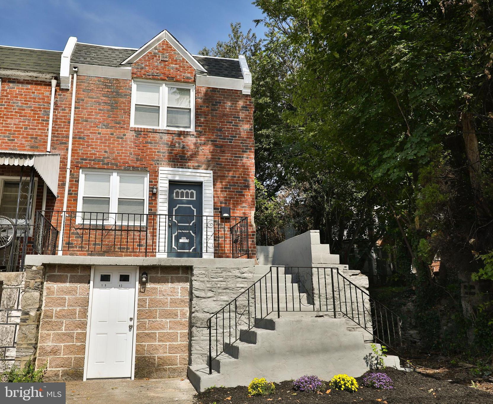 1943 W Godfrey Ave
