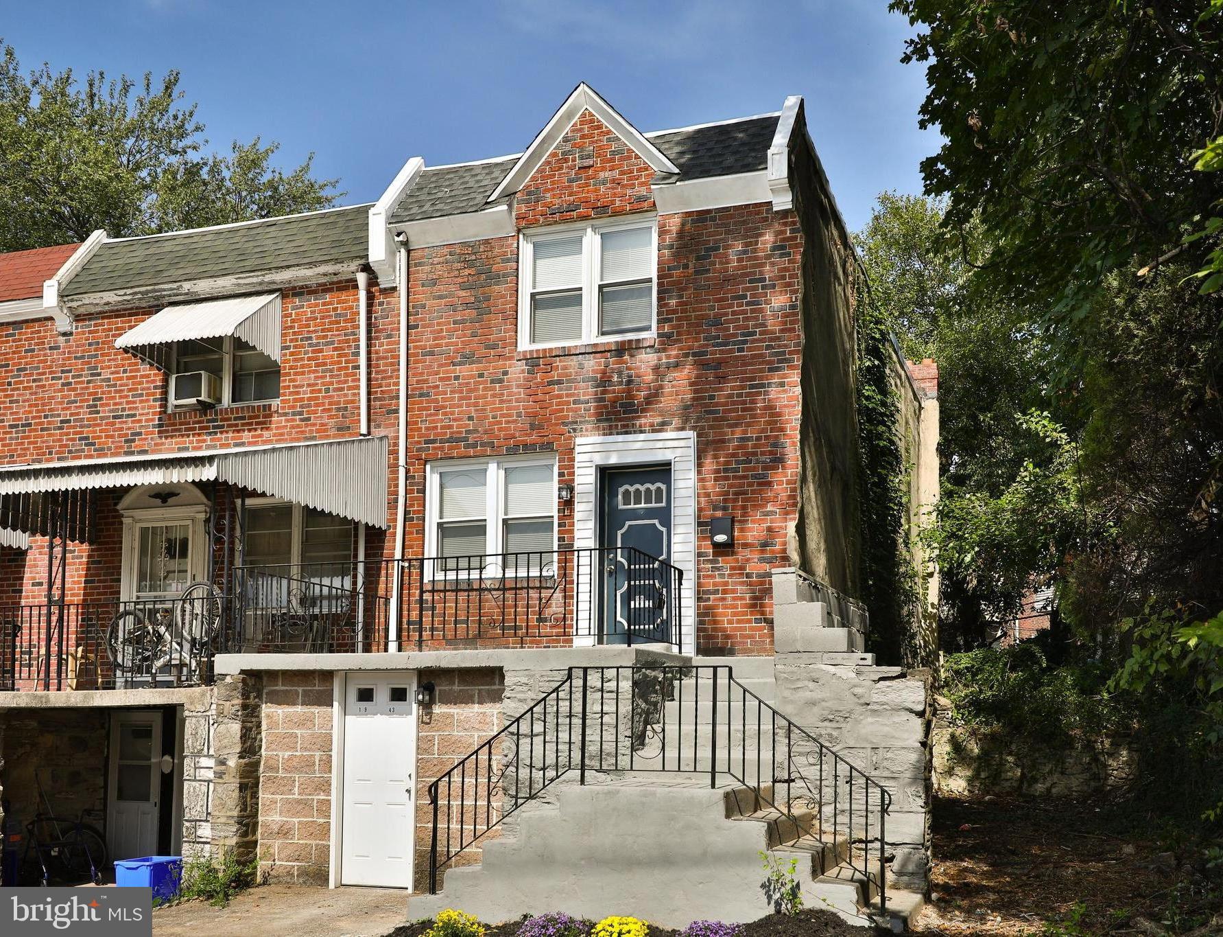 1943 W Godfrey Ave