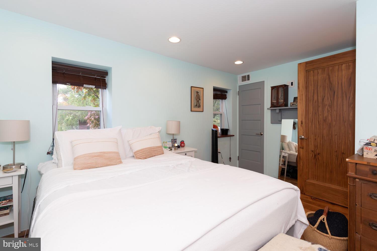 1123 N Orianna St #Front