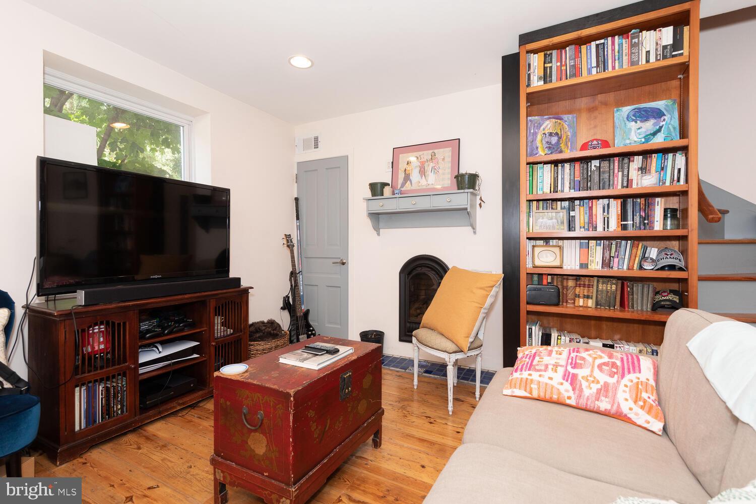 1123 N Orianna St #Front