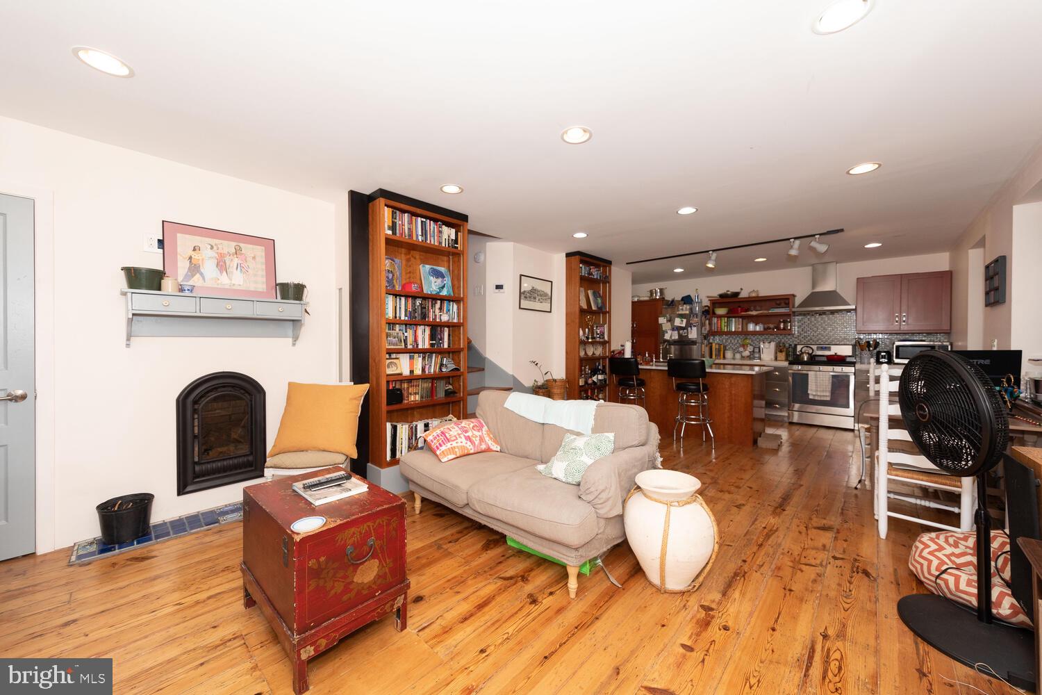 1123 N Orianna St #Front