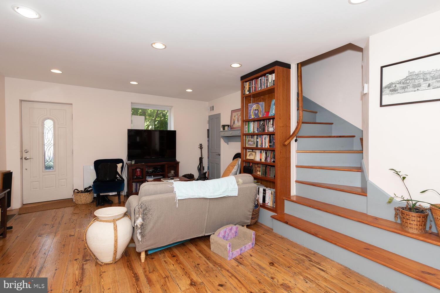 1123 N Orianna St #Front