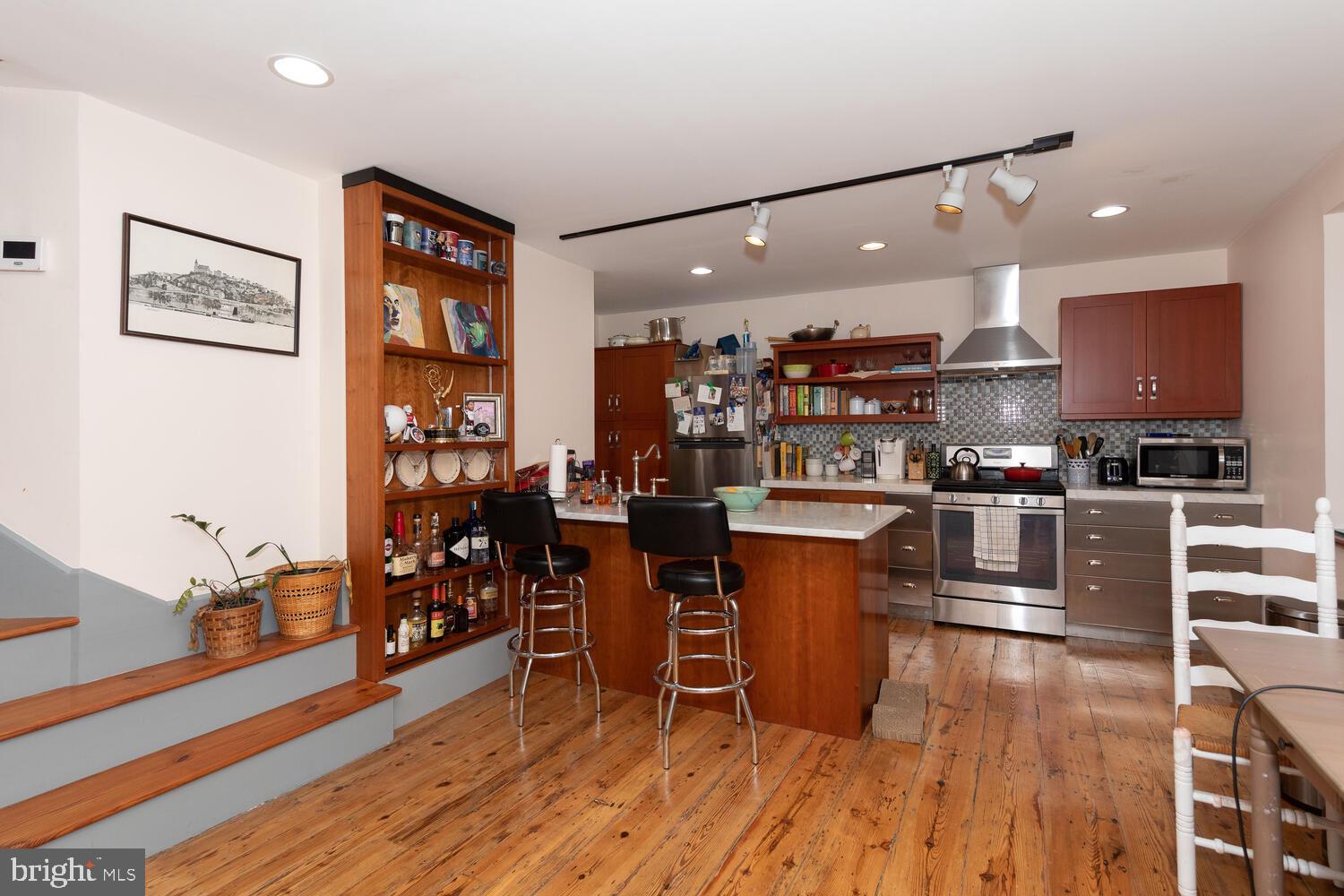 1123 N Orianna St #Front