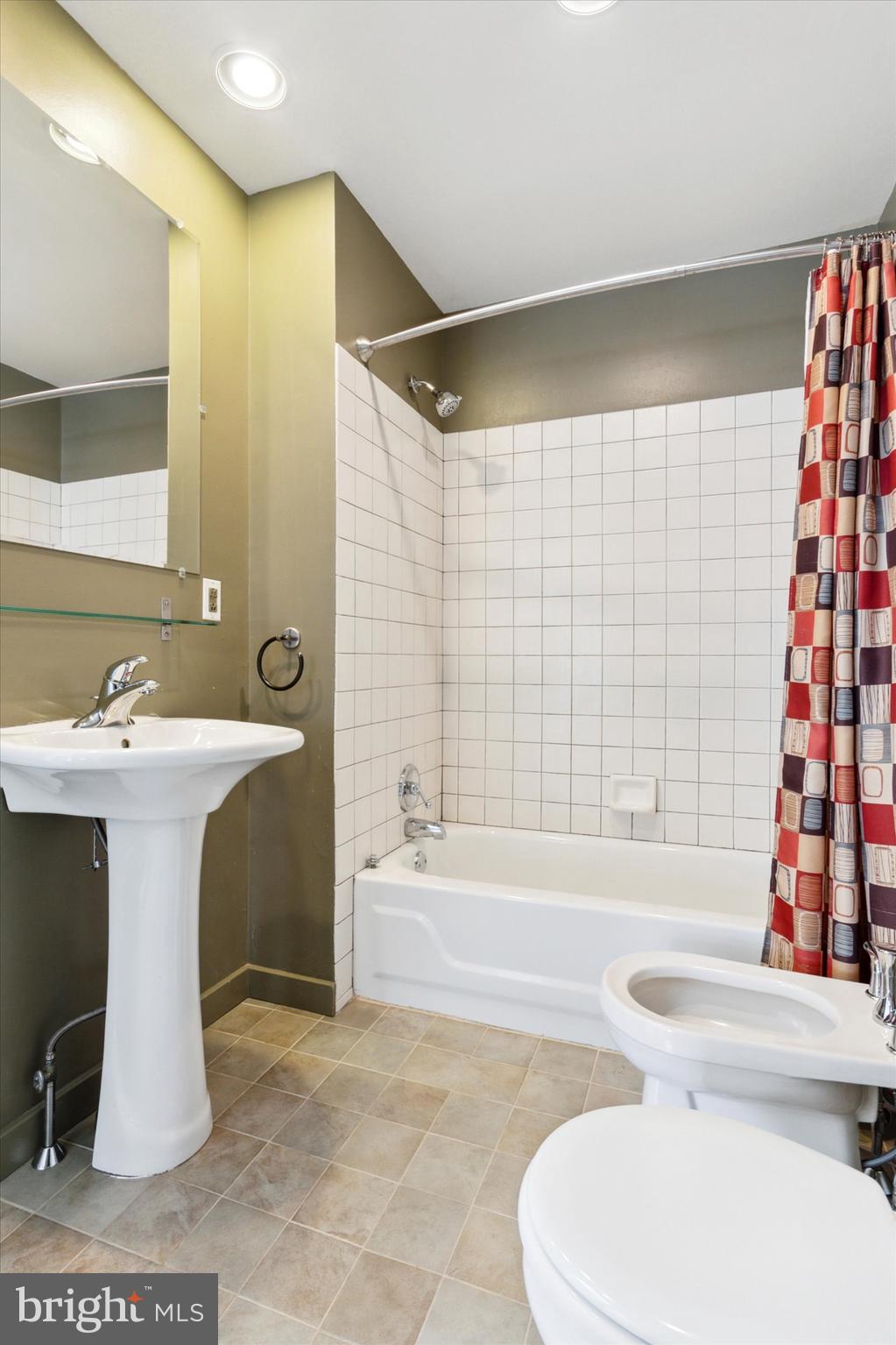 730-32 Bainbridge St