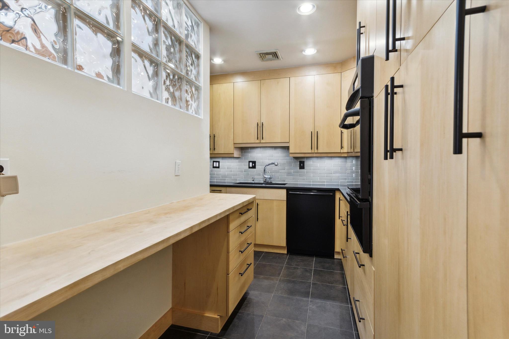 730-32 Bainbridge St