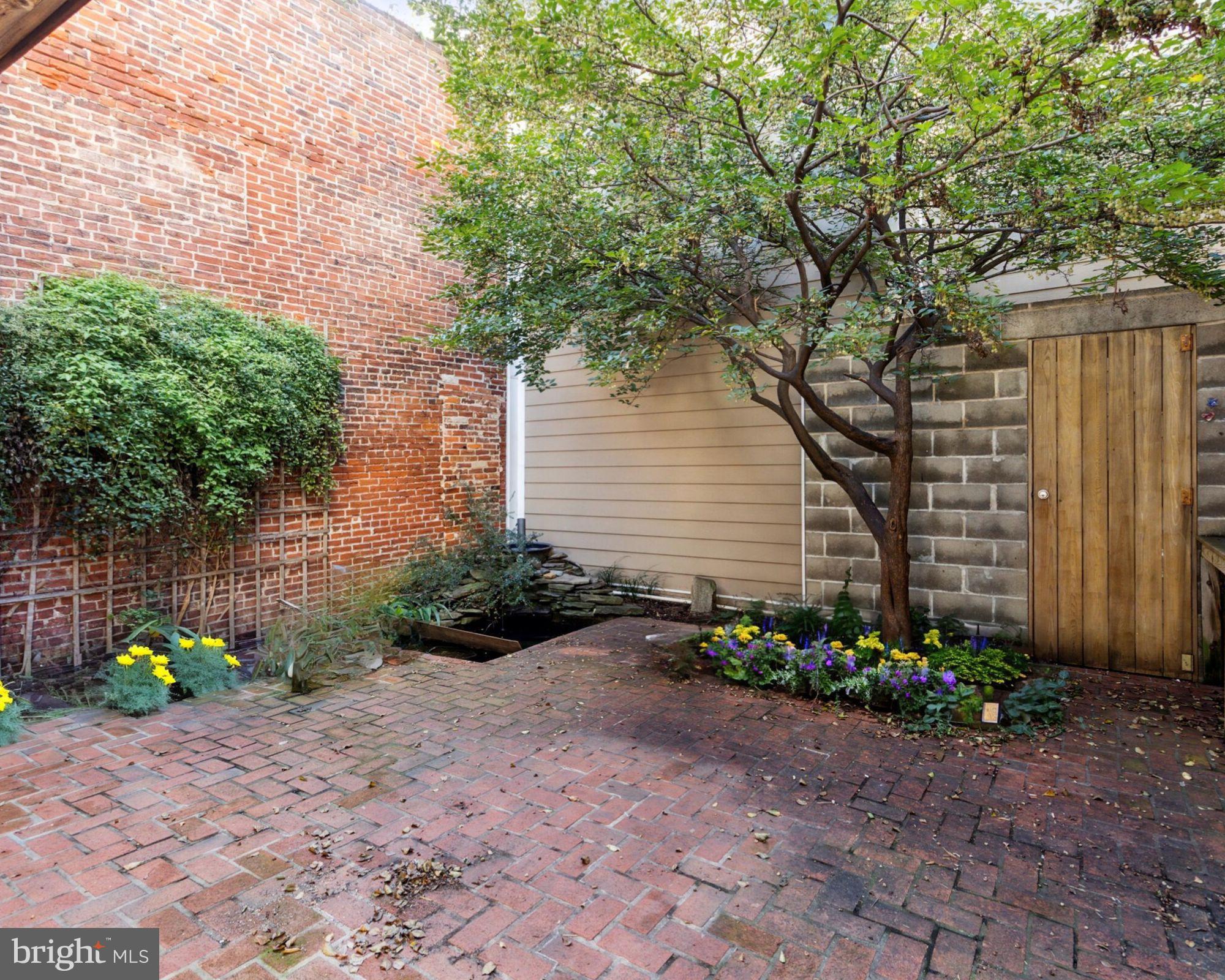 730-32 Bainbridge St