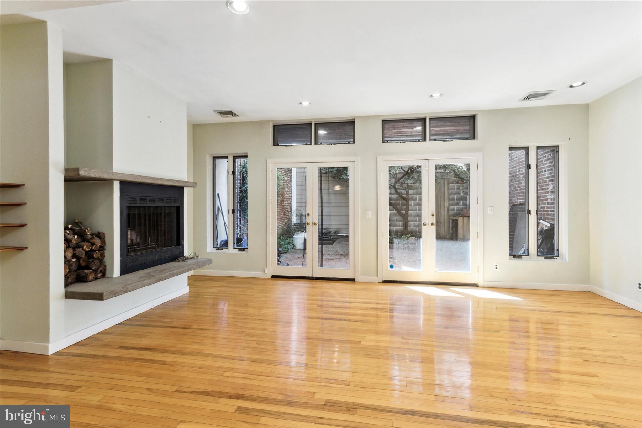 730-32 Bainbridge St