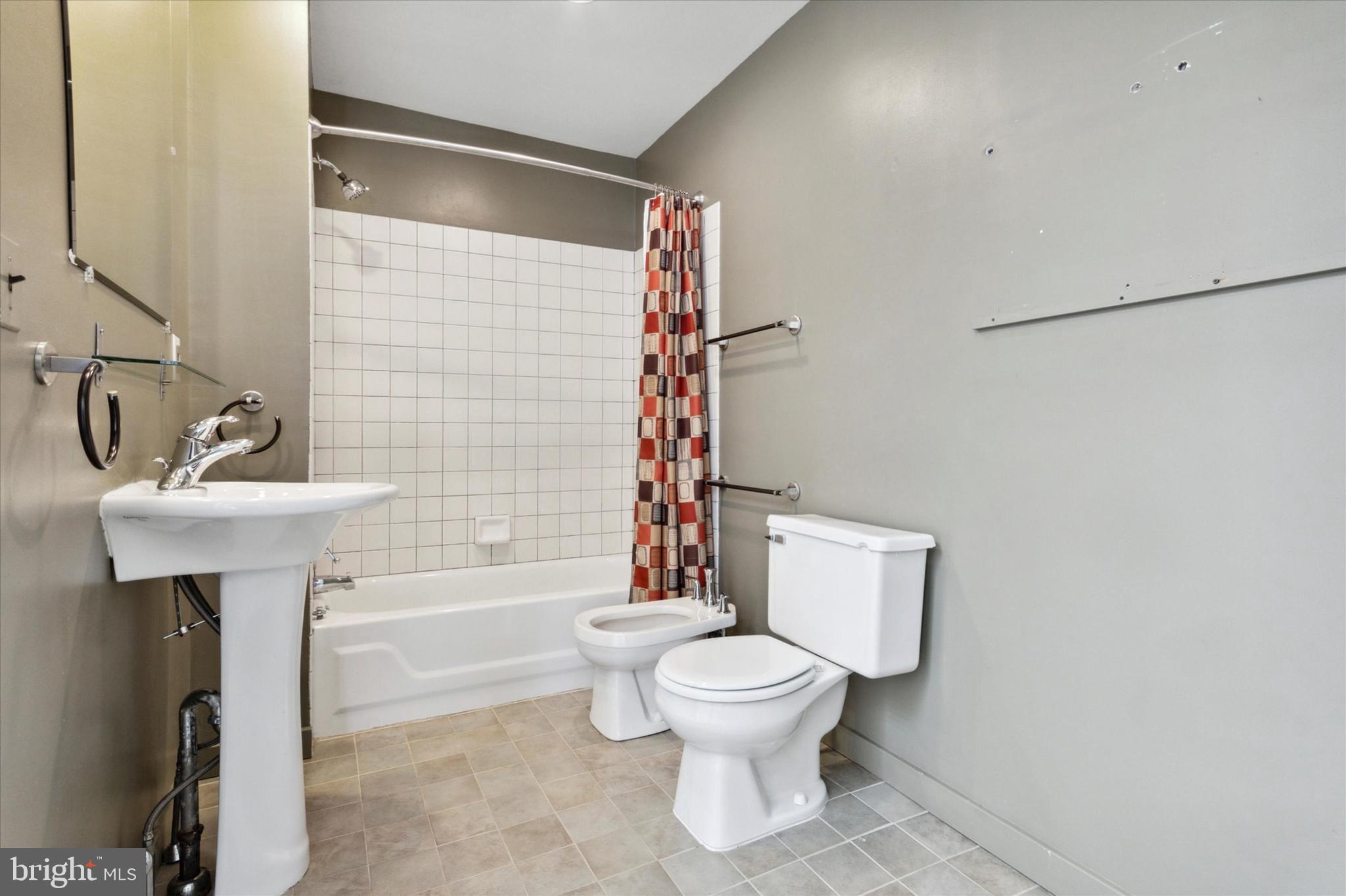 730-32 Bainbridge St