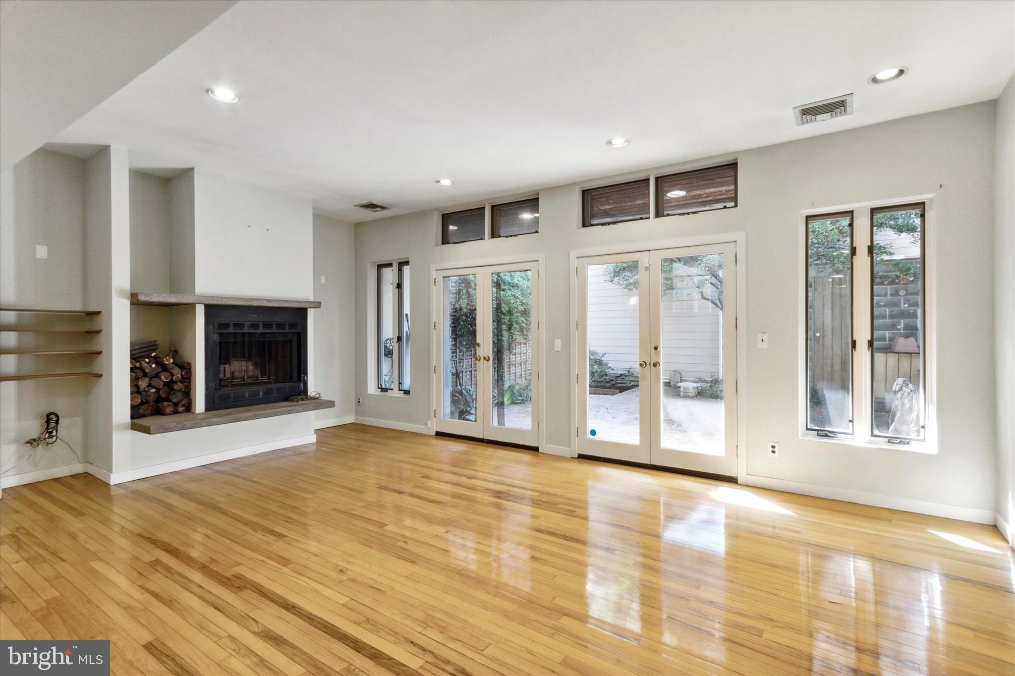 730-32 Bainbridge St