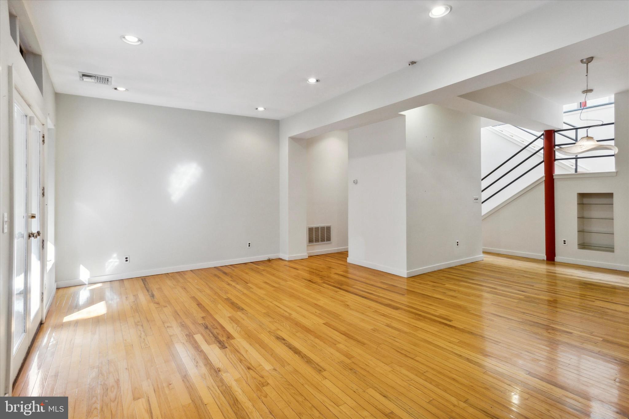 730-32 Bainbridge St