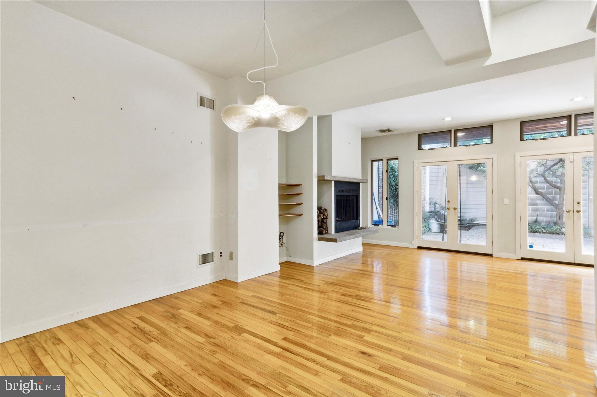 730-32 Bainbridge St