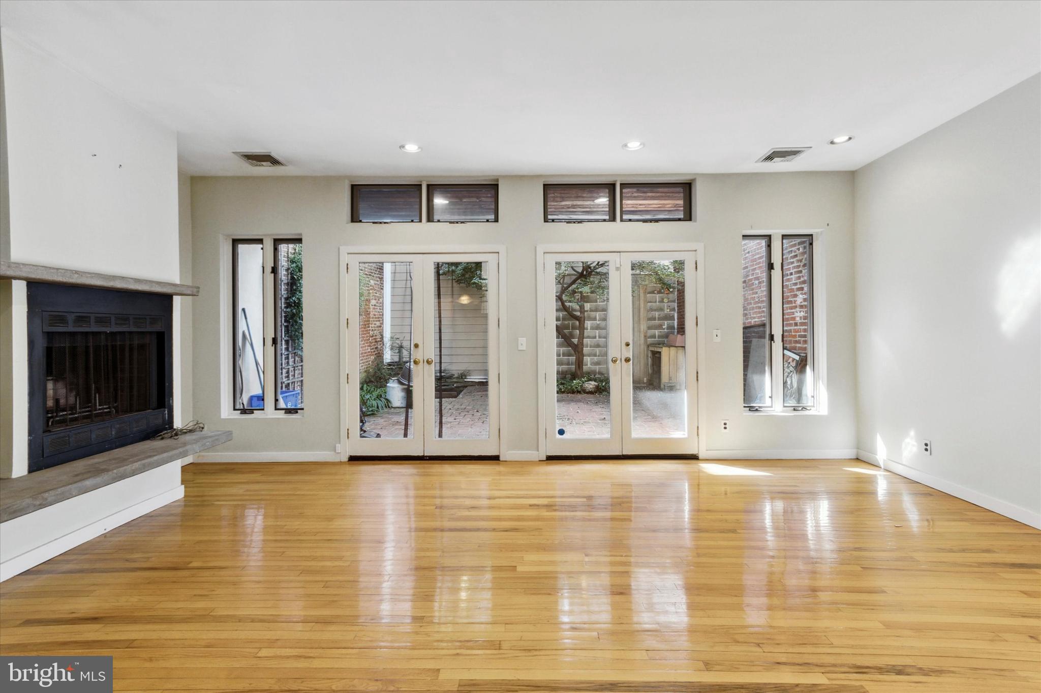 730-32 Bainbridge St