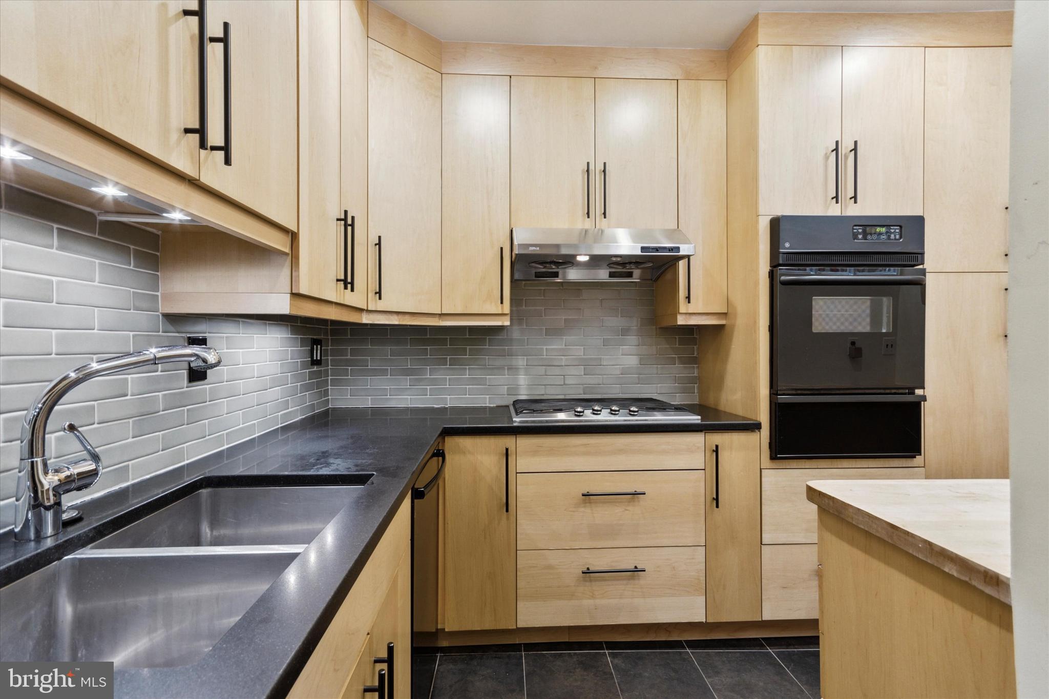 730-32 Bainbridge St