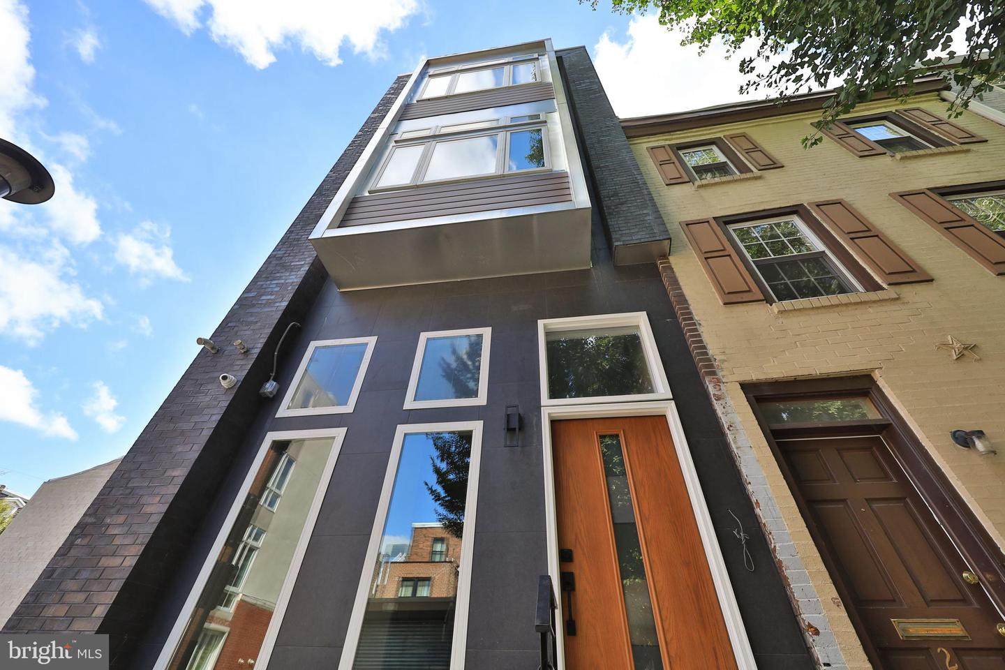 2008 Waverly St