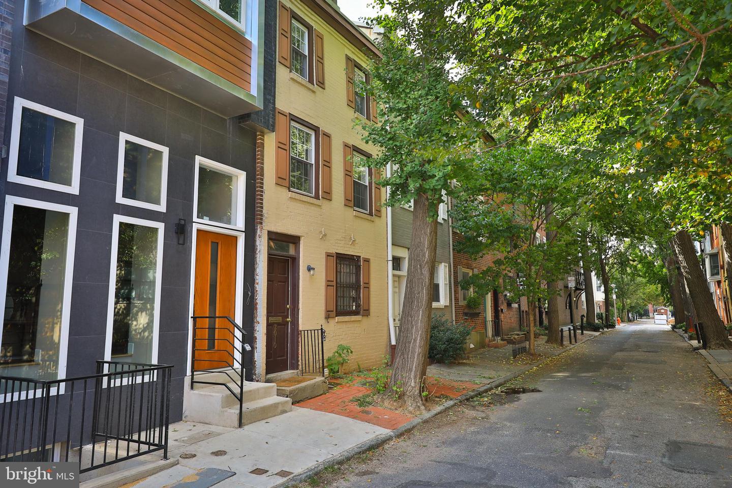 2008 Waverly St