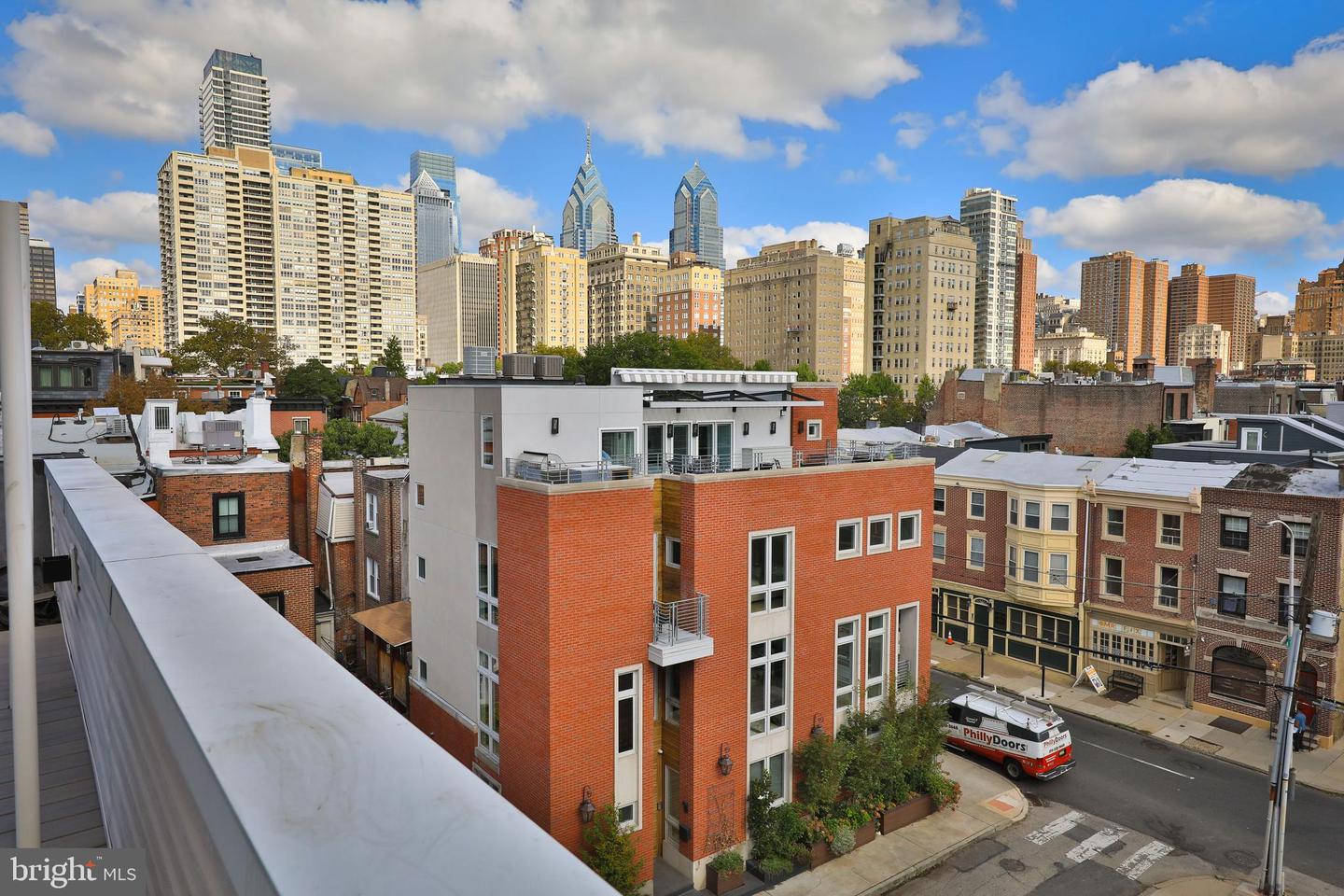 2008 Waverly St