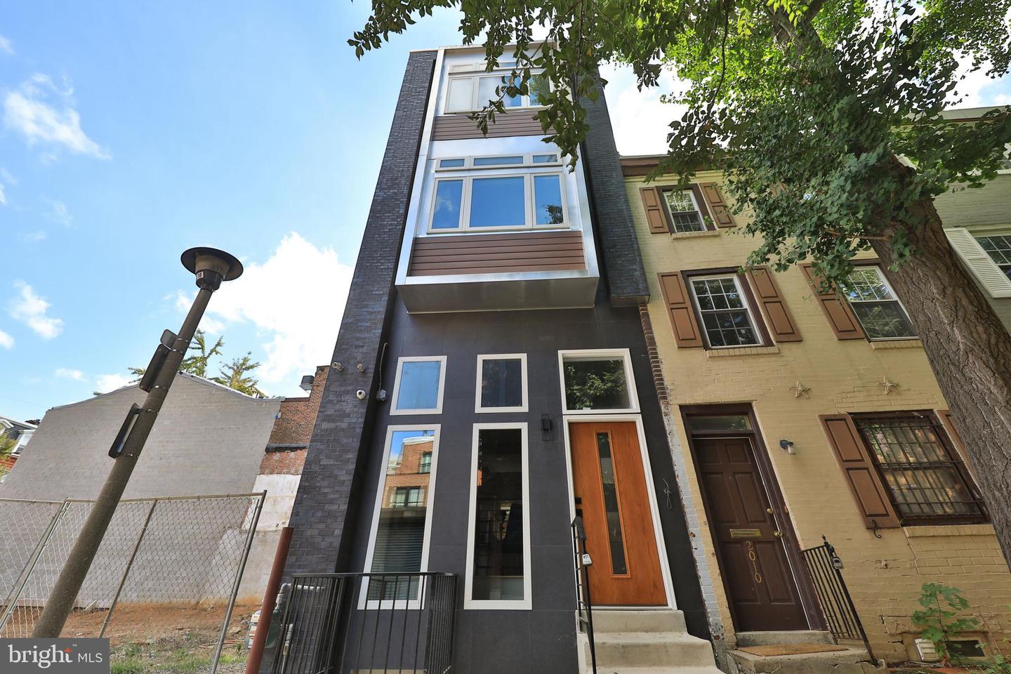 2008 Waverly St