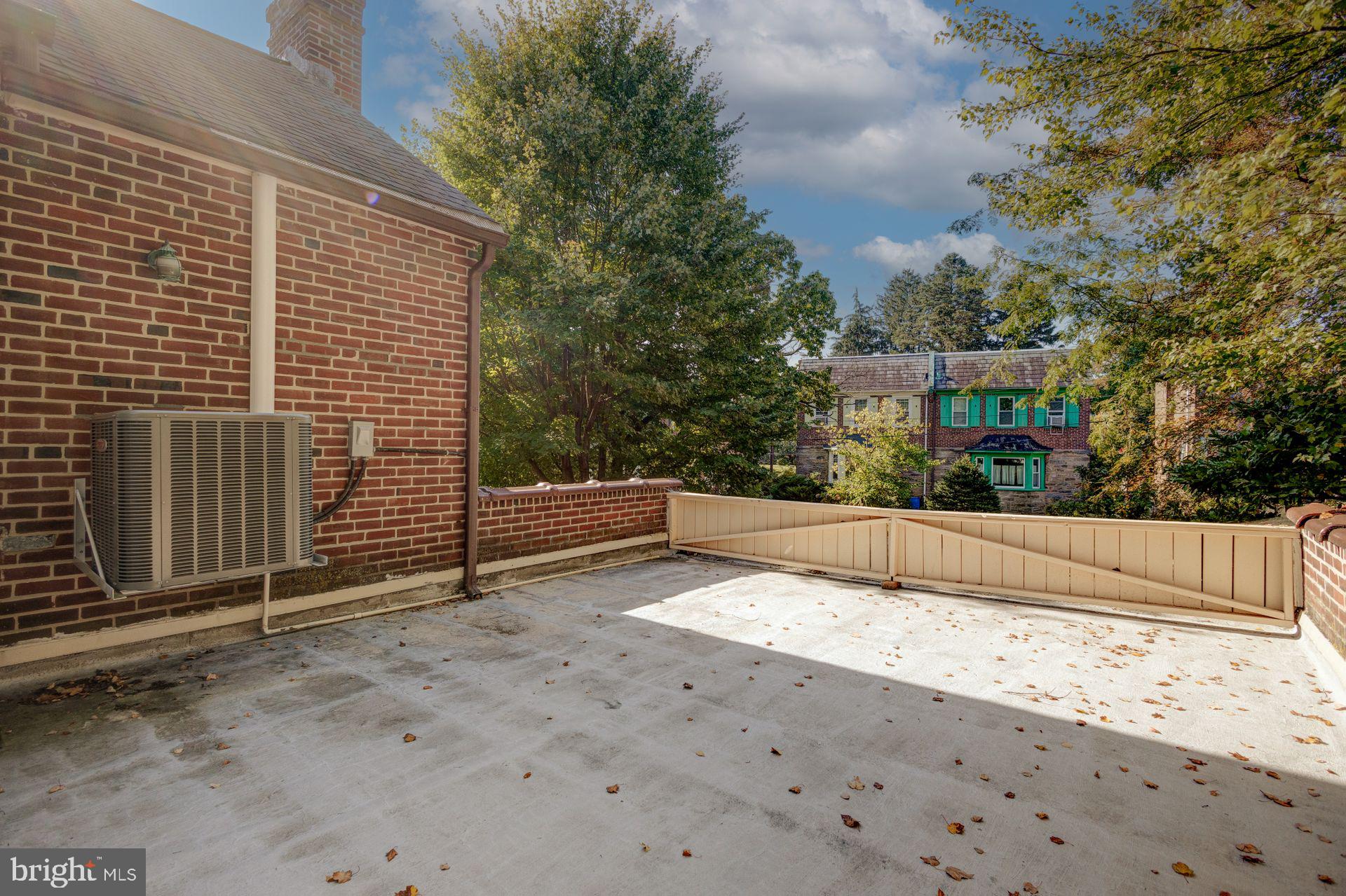 301 E Allens Ln