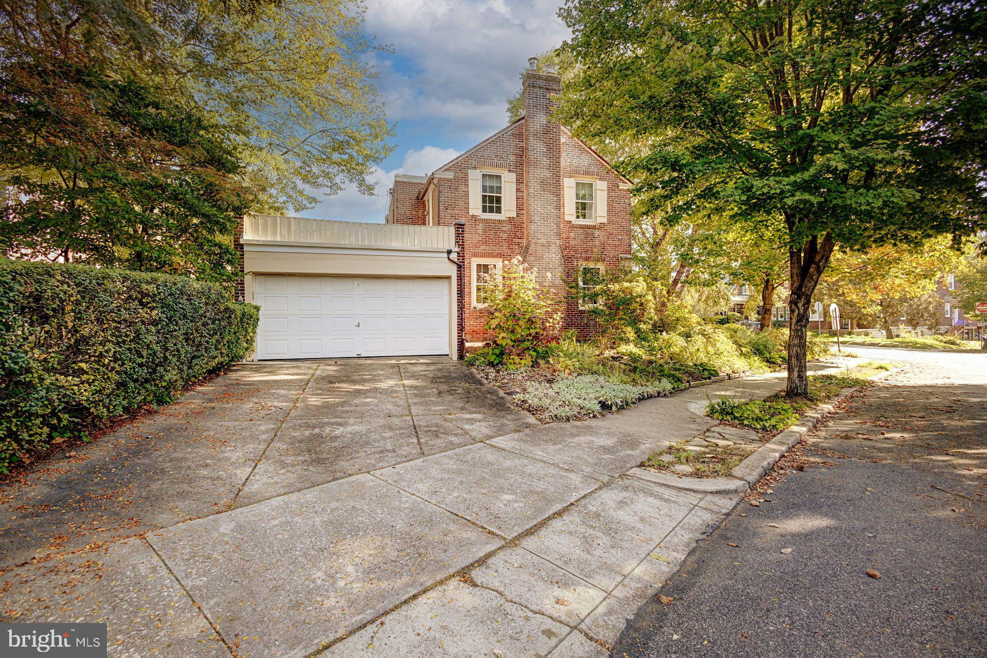 301 E Allens Ln