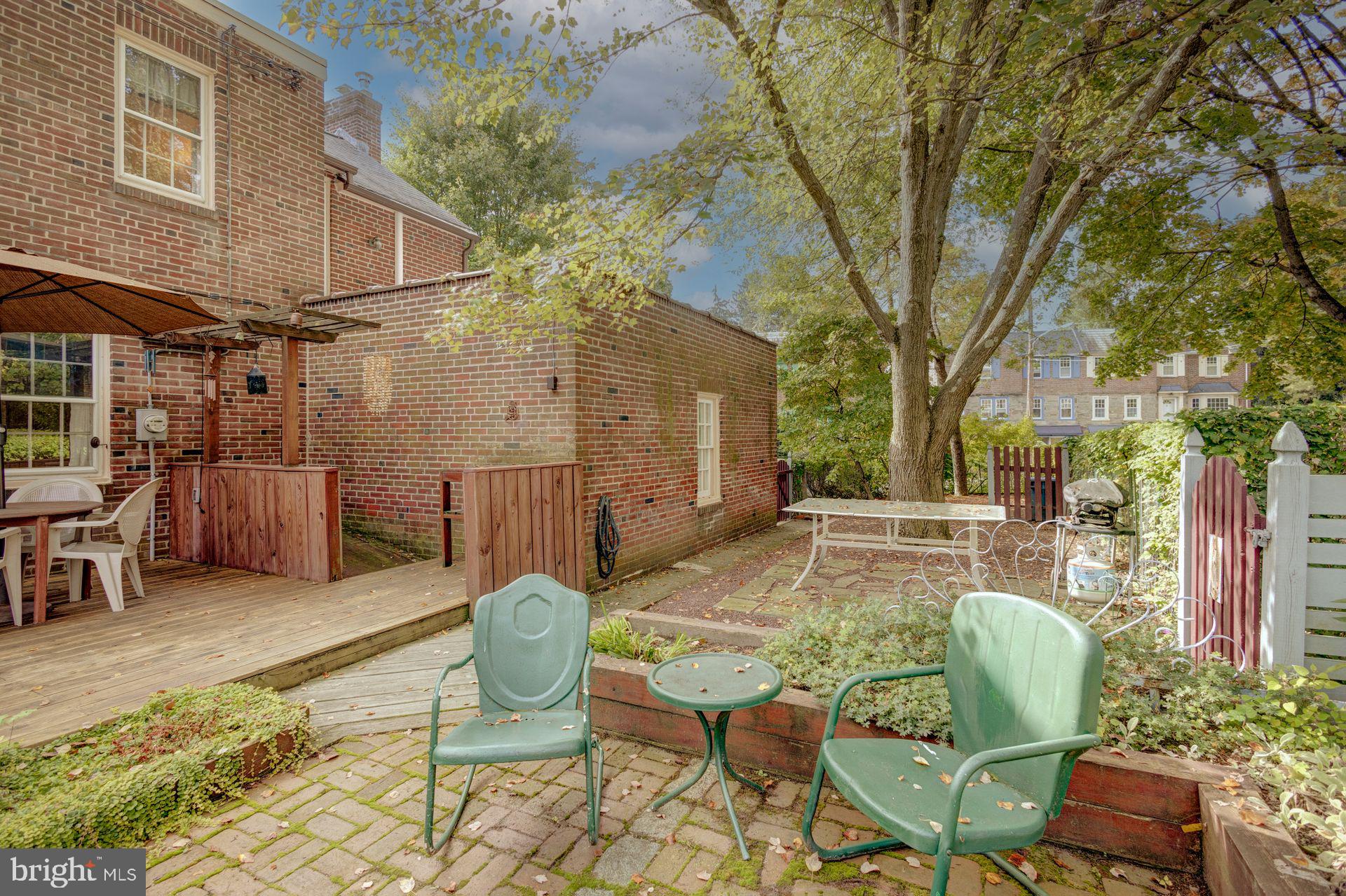 301 E Allens Ln