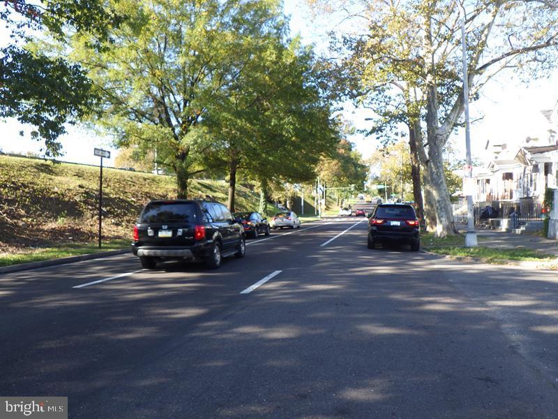 445 W Roosevelt Blvd