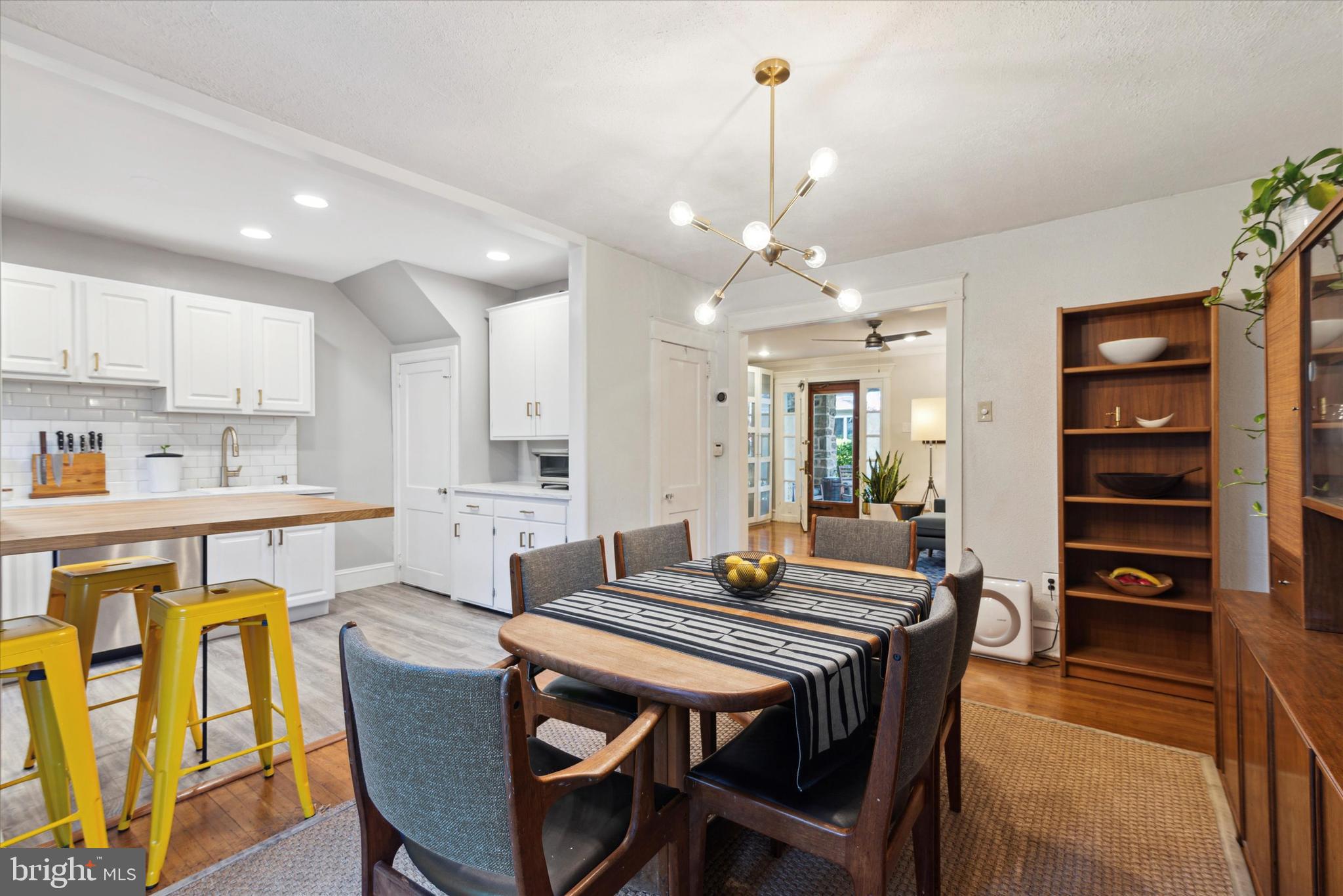 704 Carpenter Ln
