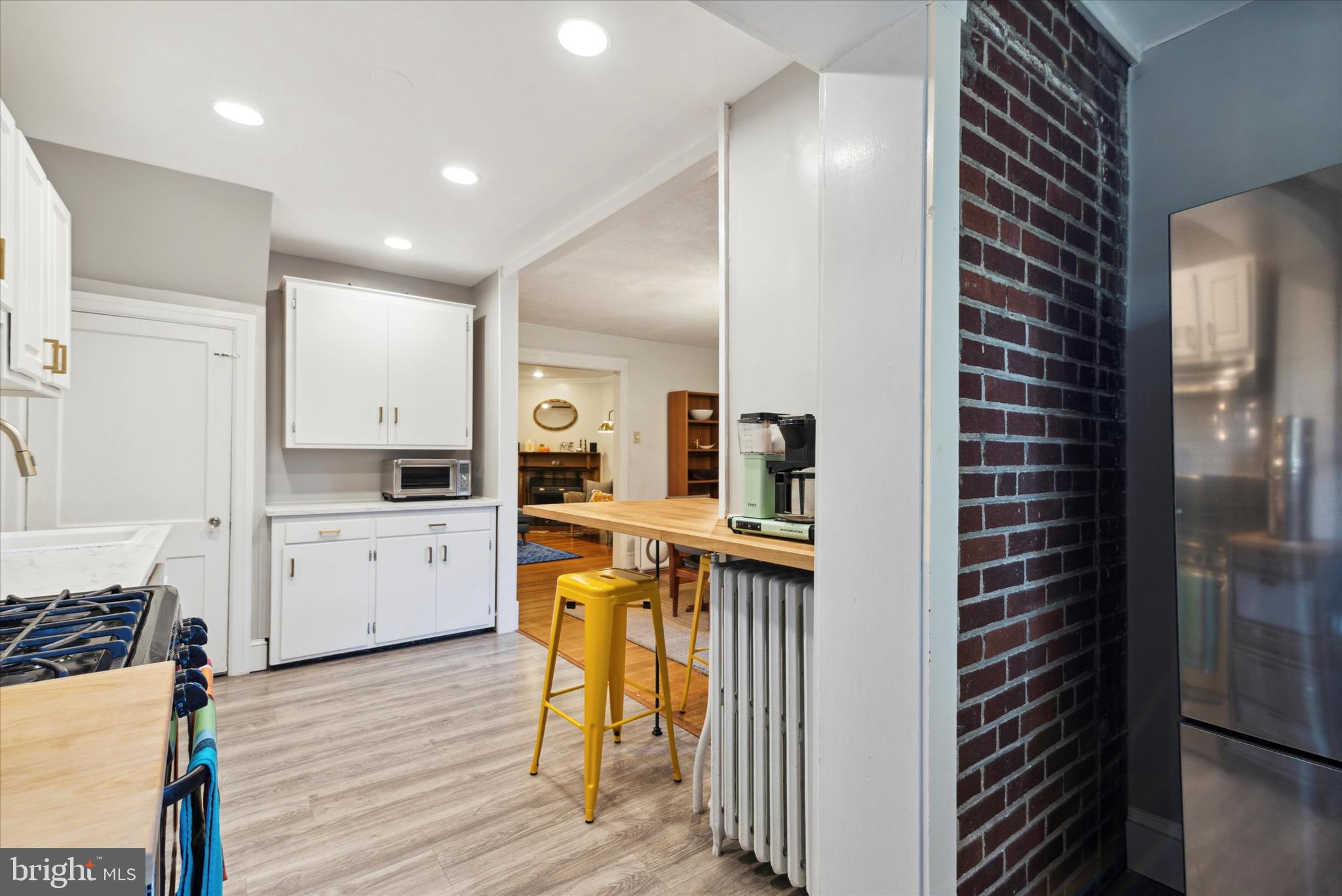 704 Carpenter Ln