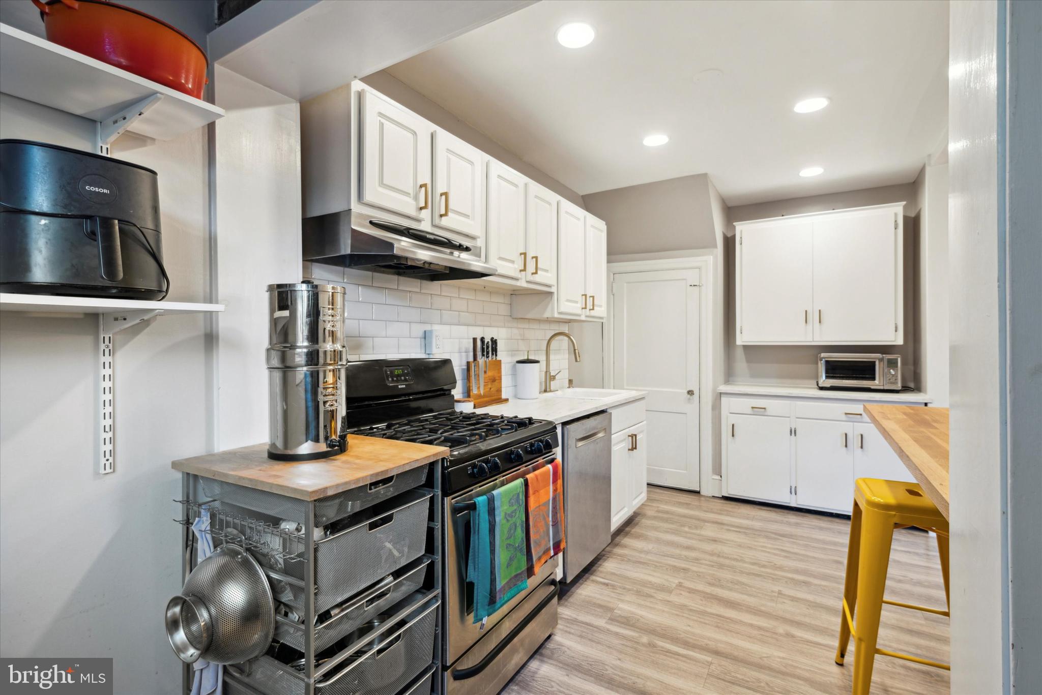 704 Carpenter Ln