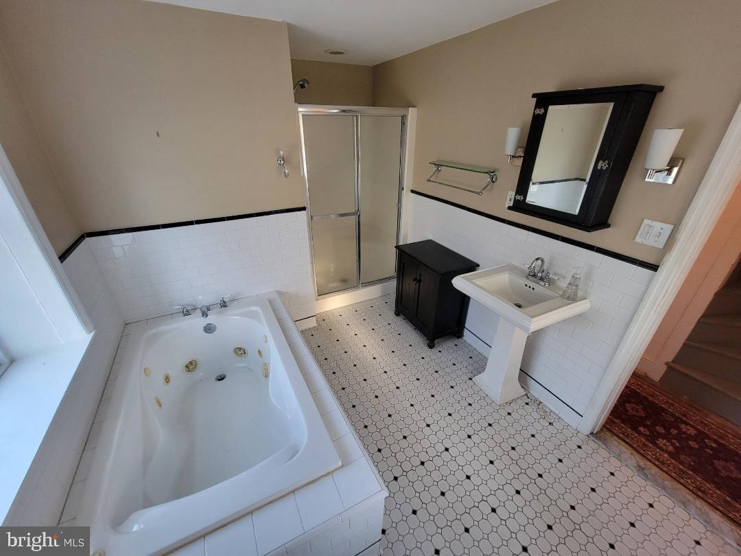 758 Carpenter Ln